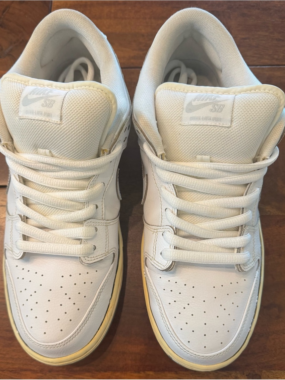 Pre-owned excellent condition. Nike SB Dunk Low. Color white Ice. Size 10.5